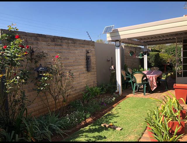2 BEDROOM TOWNHOUSE FOR SALE IN THREE RIVERS EAST
